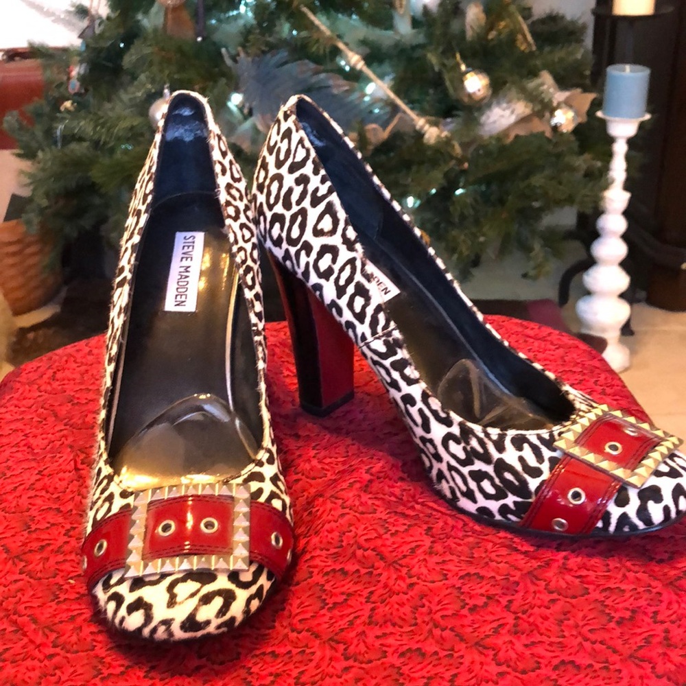 STEVE MADDEN hair on exotic print heels